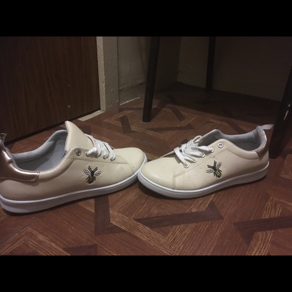 Cream bumblebee sneakers